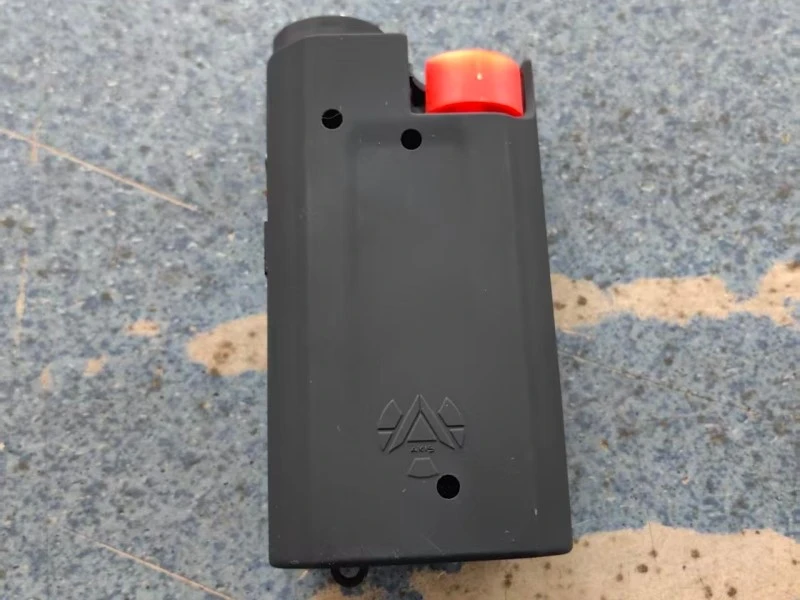 Compact electric shock and spray device Compact electric shock and spray device